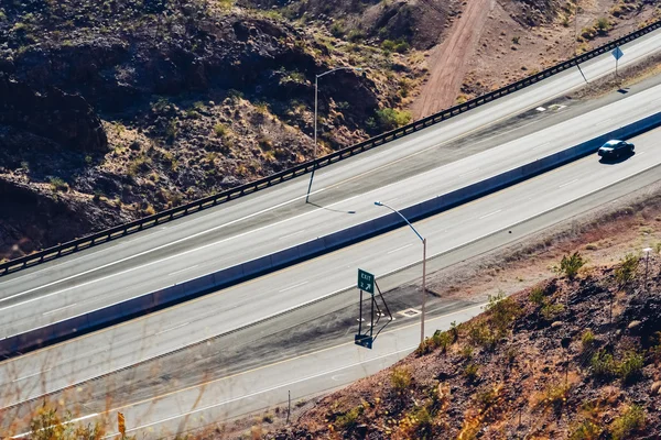 Nevada, Usa - Circa 2011: snelweg in Nevada, Usa circa zomer 2011. — Stockfoto