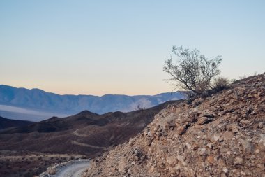 Ölüm Vadisi Milli Parkı, ABD - 2011 yaklaşık: tepeler ve dağlar Ölüm Vadisi Milli Parkı, Nevada, ABD yaklaşık Yaz 2011.