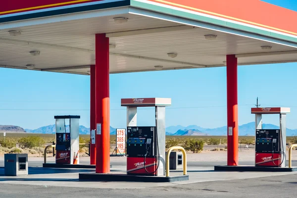 PARQUE NACIONAL DEL VALLE DE LA MUERTE, EE.UU. - CIRCA 2011: gasolinera en el Parque Nacional del Valle de la Muerte, Nevada, EE.UU. hacia el verano de 2011 . — Foto de Stock