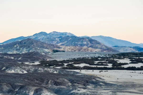 VALE DE MORTE PARQUE NACIONAL, EUA - CIRCA 2011: as colinas e montanhas no Parque Nacional do Vale da Morte no crepúsculo, Nevada, EUA por volta do verão de 2011 . — Fotografia de Stock