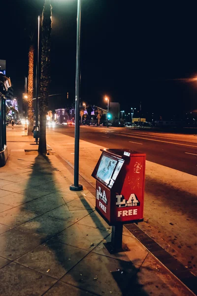 LOS ANGELES - CIRCA 2011: street in North Hollywood in Los Angeles at night, California, USA circa summer 2011. — Stock Photo, Image