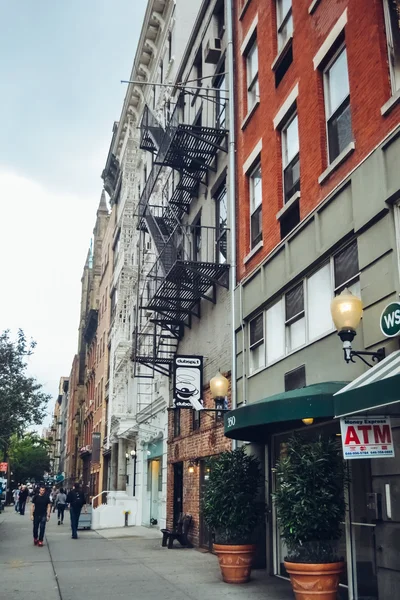 NUEVA YORK - CIRCA 2014: Calle y arquitectura en el centro de Manhattan en la ciudad de Nueva York, NY, USA alrededor del verano 2014 . — Foto de Stock