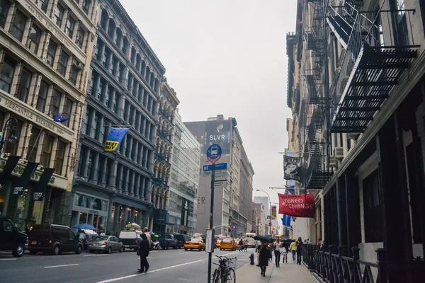 ニューヨーク - 2014年年頃: ストリートと夏 2014 年頃ニューヨーク、Ny、米国でマンハッタンのダウンタウンの建築. — ストック写真