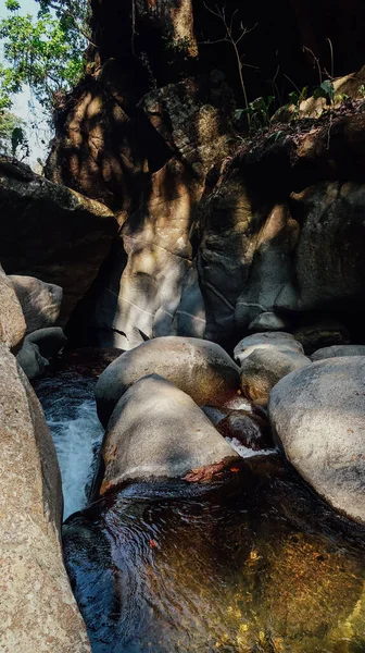 Minca Colombia Circa Marzo 2020 Fiume Montagna Con Molte Grandi — Foto Stock