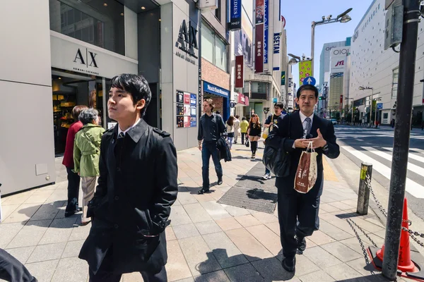 On the street in Shinjuku district. Tokyo, Japan — Stock Photo, Image