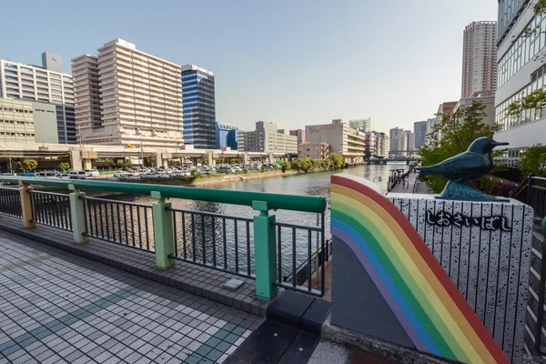 Liten bro med regnbåge i tokyo, japan — Stockfoto