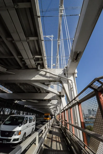 Coches en un puente En Tokio, Japón — Foto de Stock