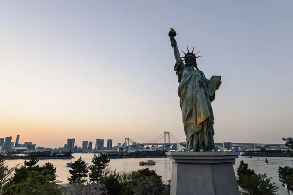 Pequeña versión de la Estatua de la Libertad en Tokio, Japón — Foto de Stock