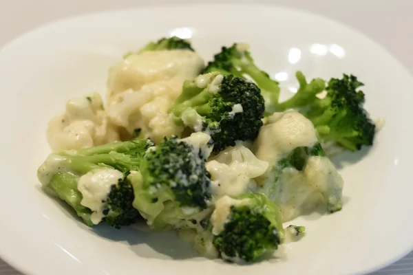 Gezond eten - broccoli met bloemkool — Stockfoto