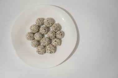 Delisious ev yapımı badem şekerleri