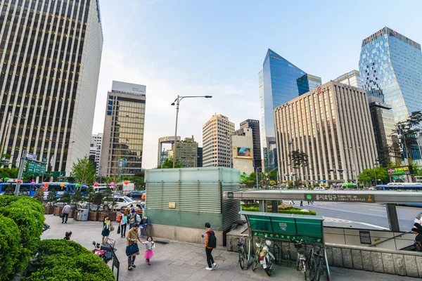 Byggnader i staden centrerar i Seoul — Stockfoto