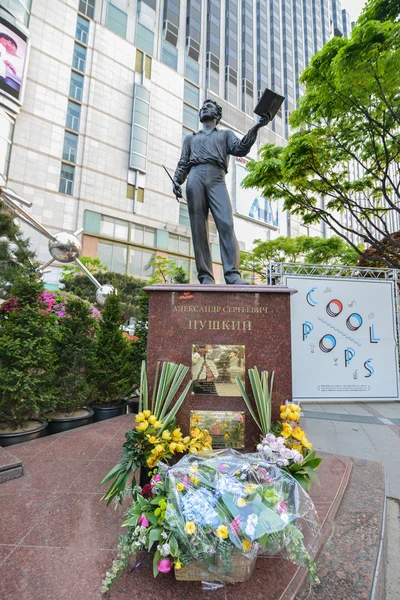 A monument to Pushkin in downtown Seoul — Stock Photo, Image