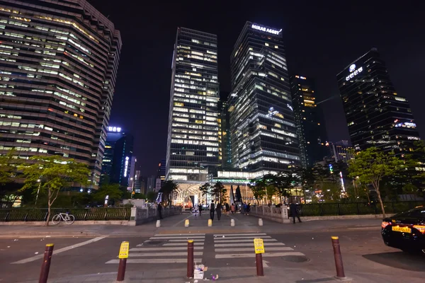 Architecture au centre-ville de Séoul la nuit — Photo