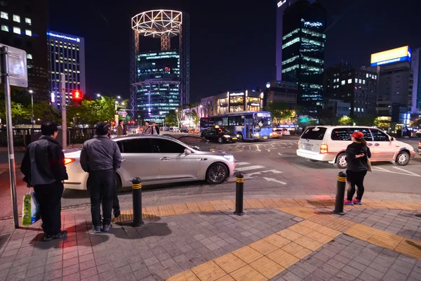 Skyskraporna i business center av Seoul på natten. — Stockfoto