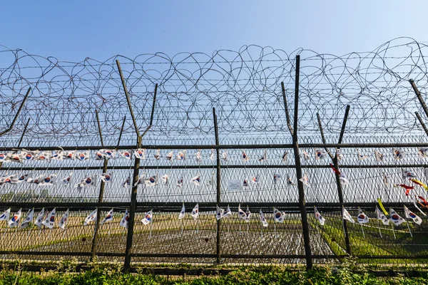 A fence at the Korean Demilitarized Zone, South Korea side — Stock Photo, Image