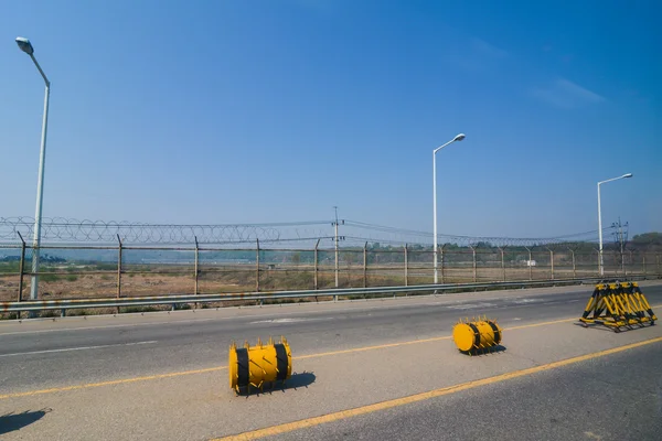 A caminho da fronteira com a Coreia do Norte na Zona Desmilitarizada Coreana — Fotografia de Stock