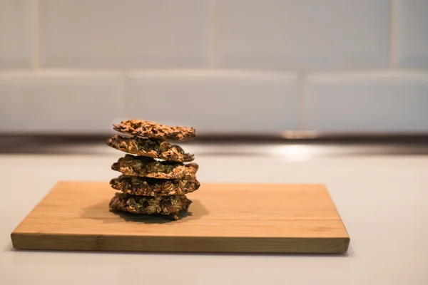 Galletas de avena frescas y saludables con bayas —  Fotos de Stock