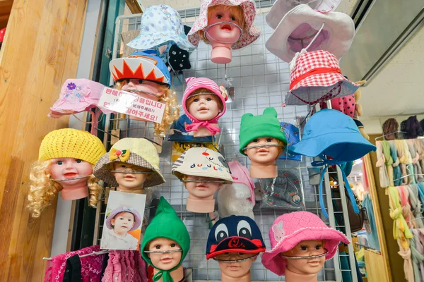 Goedkope goederen in Dongdaemun markt in Seoel — Stockfoto