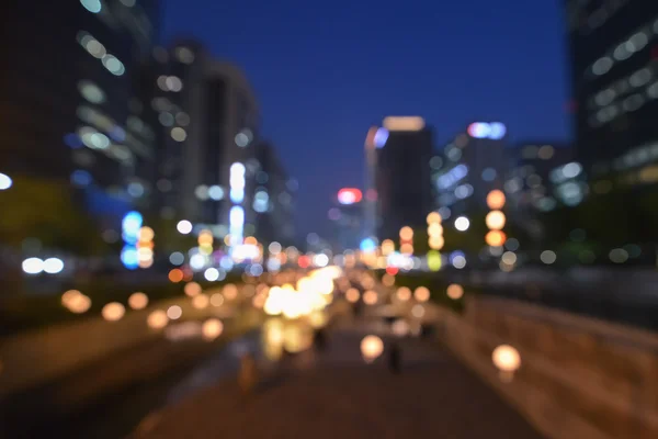 Magnifiquement floues lumières de la ville de nuit — Photo