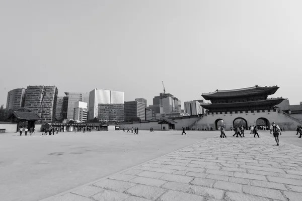 Visa på Gwanghwamun gate från insidan, Seoul, Korea — Stockfoto