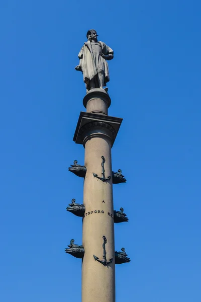 NEW YORK, CIRCA 2014 - The statue of Columbus by Gaetano Russo in the middle of Columbus Circle with blue sky on the background In New York City, NY, USA — ストック写真