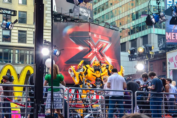 NEW YORK - CIRCA 2011. Promo performance dedicated to Transformers Dark of the Moon Premiere on Times Square — Zdjęcie stockowe