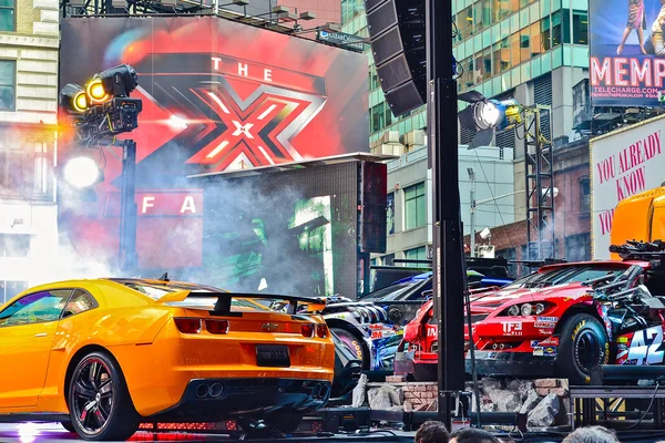 NEW YORK - CIRCA 2011. Promo performance dedicated to Transformers Dark of the Moon Premiere on Times Square — Stock Fotó