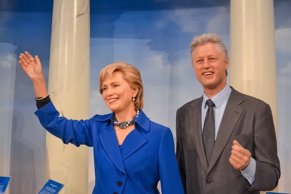 Bill and Hillary Clinton wax figures in Madame Tussaud's museum in New York — стокове фото