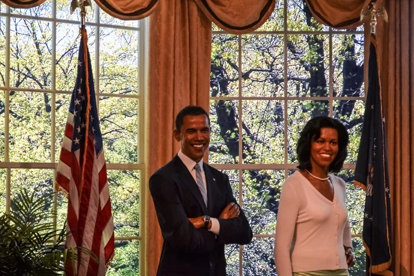 barack and michelle Obama wax figures in Madame Tussaud's museum in New York