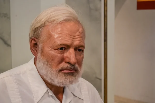 Wax portrait of Ernest Hemingway at Madame Tussaud's museum in New York 图库图片