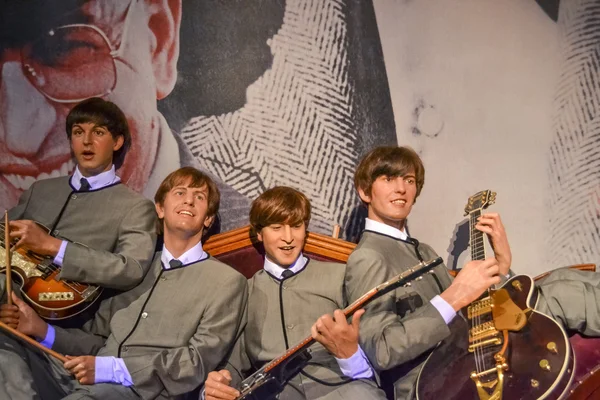 NEW YORK, CIRCA 2011 - The Beatles band's wax figures in Madame Tussaud's museum in New York 免版税图库照片