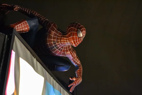 NEW YORK, CIRCA 2011 - Spider-man wax figure in Madame Tussaud's museum in New York 图库图片