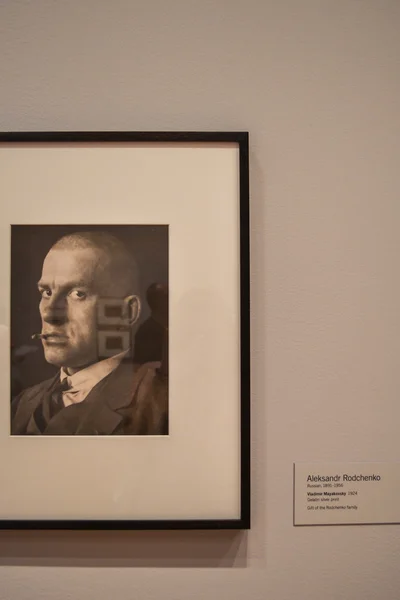 NOVA IORQUE, EUA - CIRCA JUNHO 2011: um retrato de Vladimir Mayakovsky no Museu de Arte Moderna do MoMA em Nova York por volta de junho de 2011 . — Fotografia de Stock