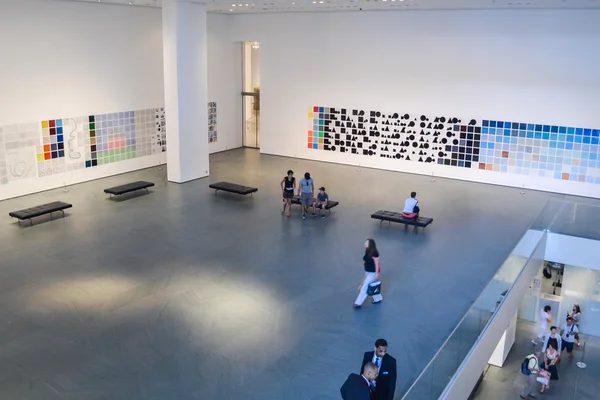 New York, ABD - Haziran 2011 yaklaşık: hall içinde Moma Modern Sanat Müzesi New York yaklaşık Haziran 2011.