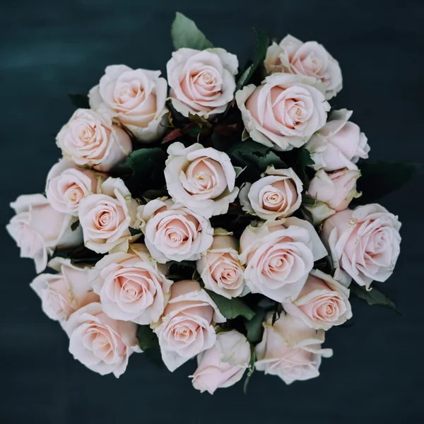 Un bouquet di rose rosa pallido . — Foto Stock