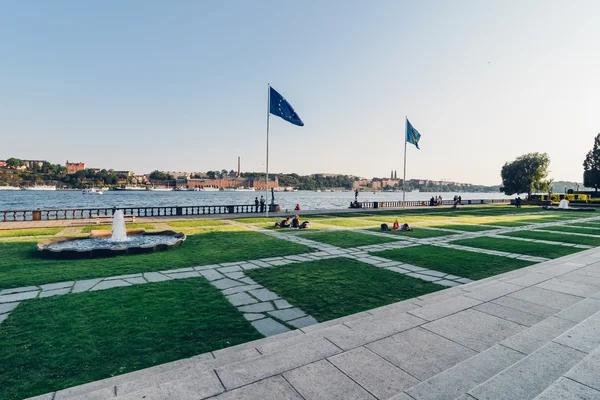 Stockholm, Zweden - Circa juli 2014: openbare ruimte op de kade in Stockholm, Zweden circa juli 2014. — Stockfoto