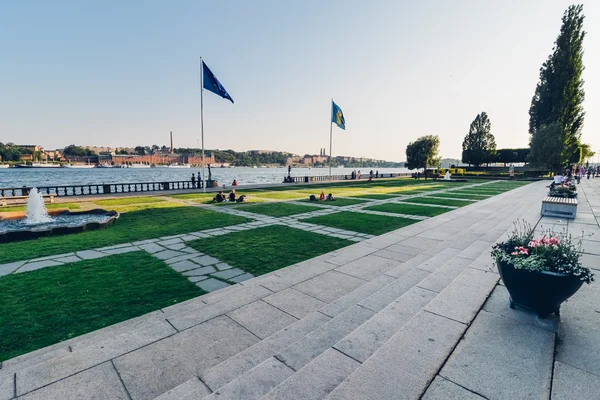 STOCKHOLM, SWEDEN - CIRCA JULY 2014: public space at the embankment in Stockholm, Sweden circa July 2014. — Stock Photo, Image