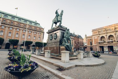 Stockholm, İsveç - Temmuz 2014 yaklaşık: eski anıt Stokholm Temmuz 2014 yaklaşık ortasına.
