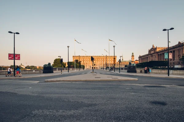 Sztokholm, Szwecja - około lipca 2014: szeroka ulica w centrum Sztokholmu, Szwecja około lipca 2014. — Zdjęcie stockowe