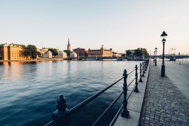 Stockholm, İsveç - Temmuz 2014 yaklaşık: Stokholm kent Nehri akşamları, İsveç Temmuz 2014 yaklaşık bir görünüm.
