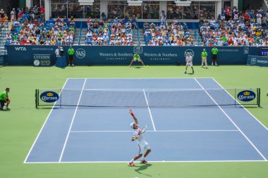 Cincinnati, Oh - 2011 yaklaşık: Tenis maç Novak Djokovic vs Cincinnati, Oh, ABD Western & Güney açık turnuva finalde Andy Murray Lindner aile Tenis Merkezi Yaz 2011.