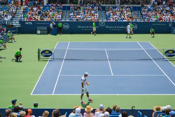 Cincinnati, Oh - Circa 2011: mecz tenisowy Novak Djokovic vs Andy Murray w Lindner Family Tennis Center na Western & śląskim Otwórz finałów turnieju w Cincinnati, Oh, Stany Zjednoczone Ameryki na lato 2011. — Zdjęcie stockowe