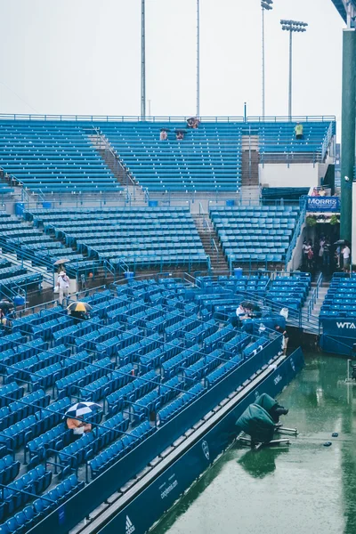 辛辛那提，Oh-2011 年前后: 突然下雨 Lindner 家网球中心对西部 & 南部公开赛决赛在辛辛那提，俄亥俄，美国在 2011 年的夏天. — 图库照片