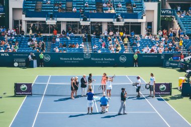 Cincinnati, Oh - 2011 yaklaşık: Tenis maç Maria Sharapova vs Cincinnati, Oh, ABD Western & Güney açık turnuva finalde Jelena Jankovic Lindner aile Tenis Merkezi Yaz 2011.