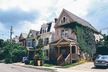 CINCINNATI, OH - CIRCA 2011: buildings in Clifton neighborhood in Cincinnati, OH, USA at summer 2011.