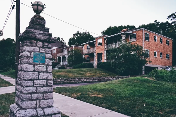 FORT MITCHELL, KENTUCKY - CIRCA 2011: cottage houses in Fort Mitchell, KY, USA circa summer 2011. — Stock Photo, Image