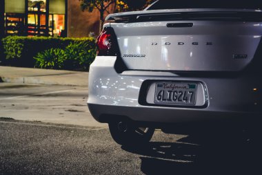 San Francisco, Ca - 2011 yaklaşık: bir San Francisco, Ca, ABD Yaz 2011 yaklaşık olarak perking üzerinde Dodge araba.