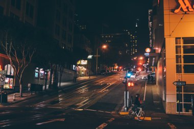 San Francisco, Ca - 2011 yaklaşık: street San Francisco Şehir gece, Ca, ABD yaklaşık Yaz 2011.