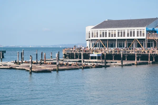 SAN FRANCISCO, CA - CIRCA 2011: restaurant on the water in San Francisco, CA, USA circa summer 2011. — стокове фото