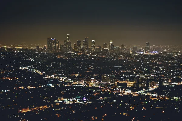 LOS ANGELES, CA - CIRCA 2011 : vue aérienne du centre-ville de Los Angeles la nuit, CA, USA vers l "été 2011 . — Photo